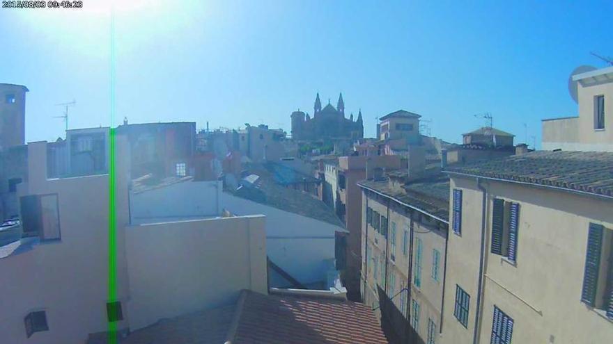 Gnadenloses Hitzewetter: Die Kathedrale von Palma am Montagvormittag (3.8.), aufgenommen von unserer Webcam