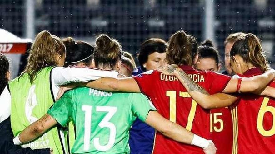 Las futbolistas españolas, tras el triunfo de ayer.