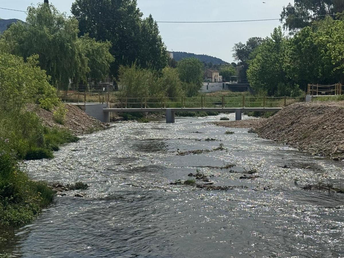 El paso sobre el río Tuéjar llega a los 21 metros de longitud.