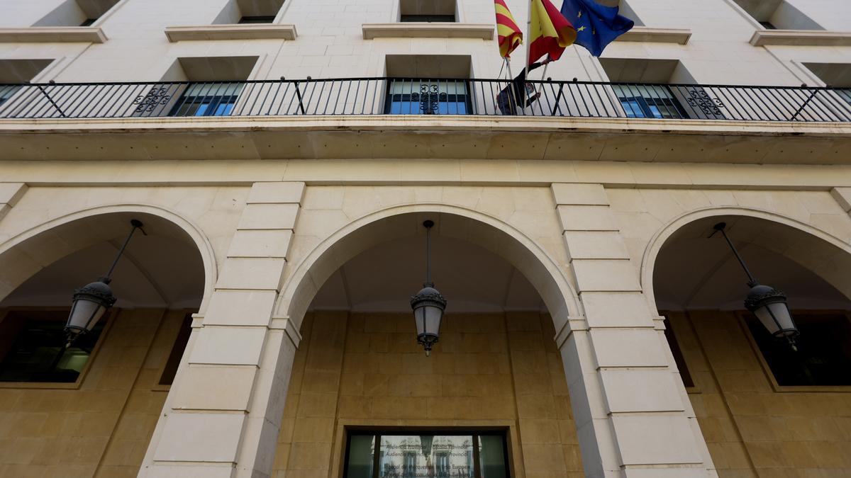 Fachada de la Audiencia Provincial de Alicante que ha dictado la sentencia.