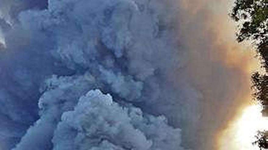 Imagen de la erupción del volcán italiano.