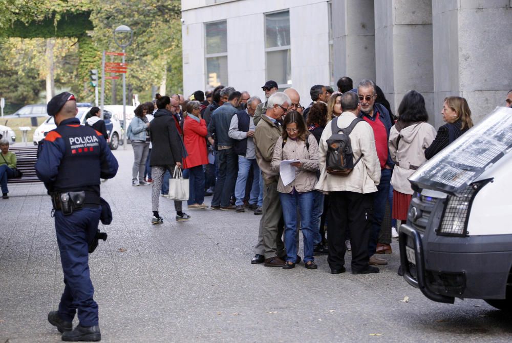 Tensió als jutjats de Girona quan més de 100 persones s'han volgut «autoinculpar»