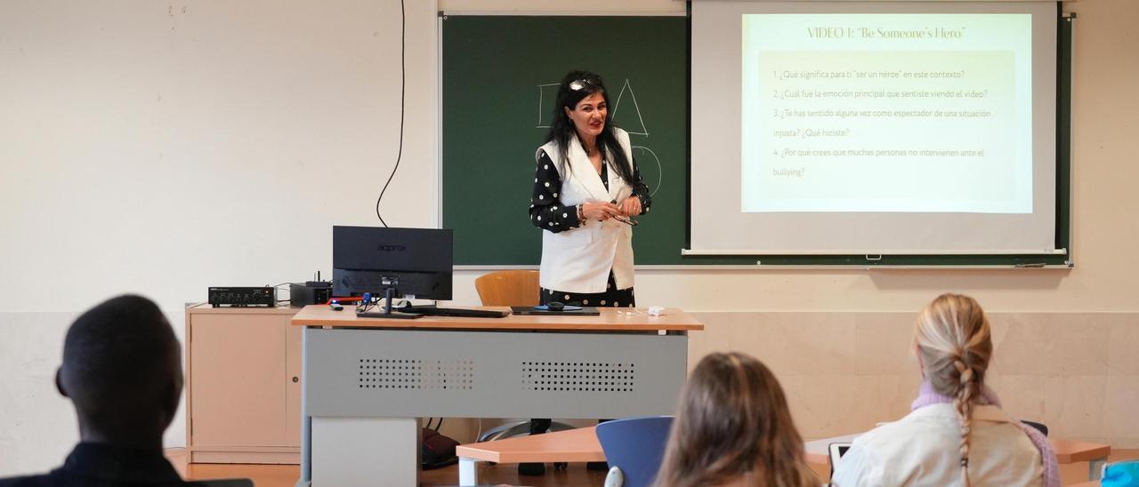 Carolina Bello, durante el taller que impartió en la Facultad de Educación de Zamora.