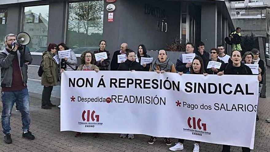 Protesta el pasado abril de las trabajadoras de la escuela infantil, que no tiene contrato en vigor.