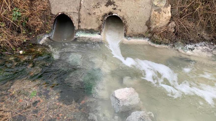 La CHE prohíbe el uso del agua del embalse del Val tras detectar sustancias tóxicas