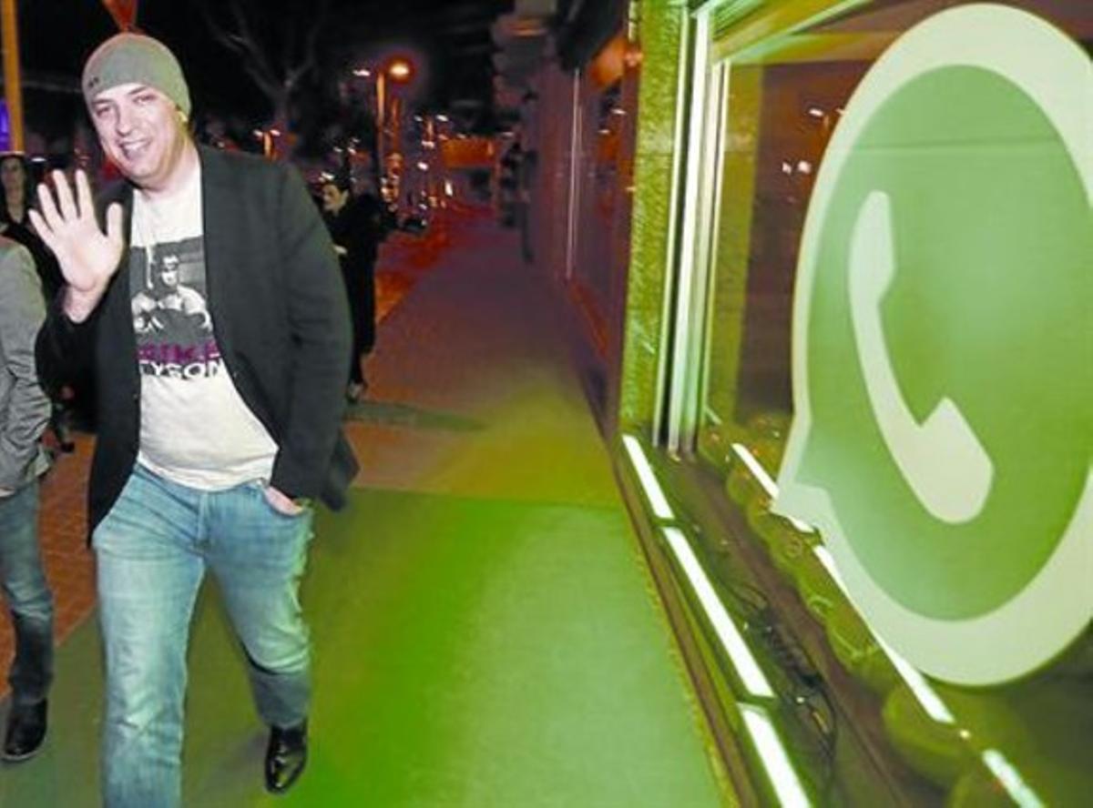 Jan Koum, anoche, cuando se dirigía al restaurante Boujis de Barcelona. Jan Koum, anoche, cuando se dirigía al restaurante Boujis de Barcelona.