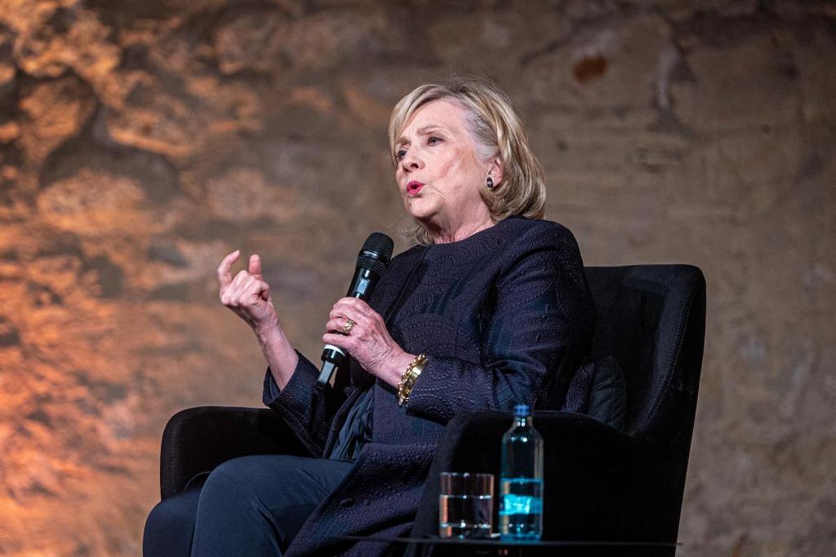 Hillary Clinton, a Barcelona: «A Ucraïna està en joc la mateixa democràcia occidental»