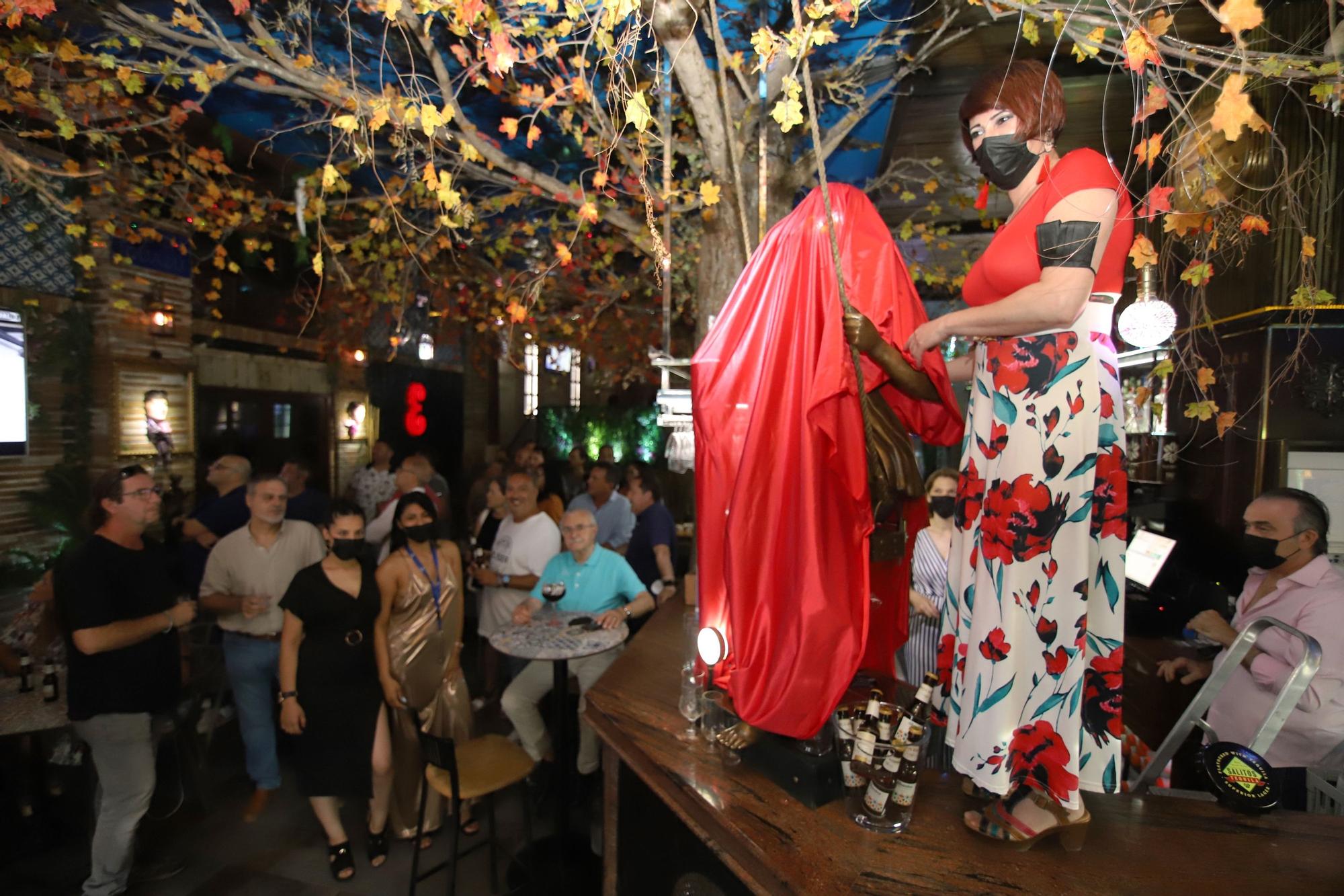 Cafetería Iguazú inaugura un grifo de cerveza hecho con una escultura de bronce