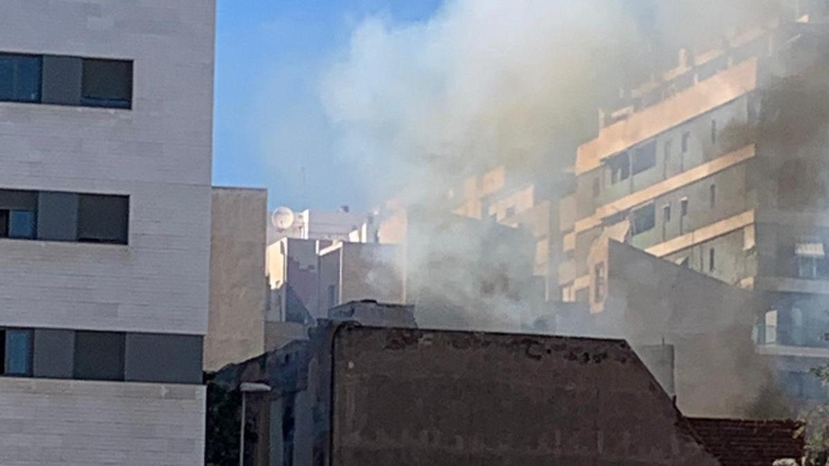 Segundo incendio en la calle Miraflores.