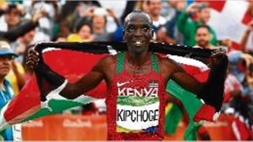 El kenyà Kipchoge es penja l&#039;or en la marató