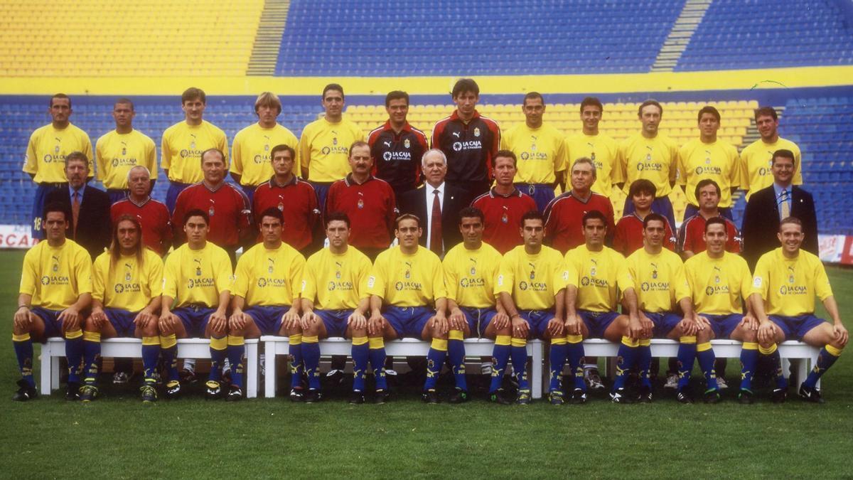 Plantilla de la UD Las Palmas en la temporada 1999-2000.