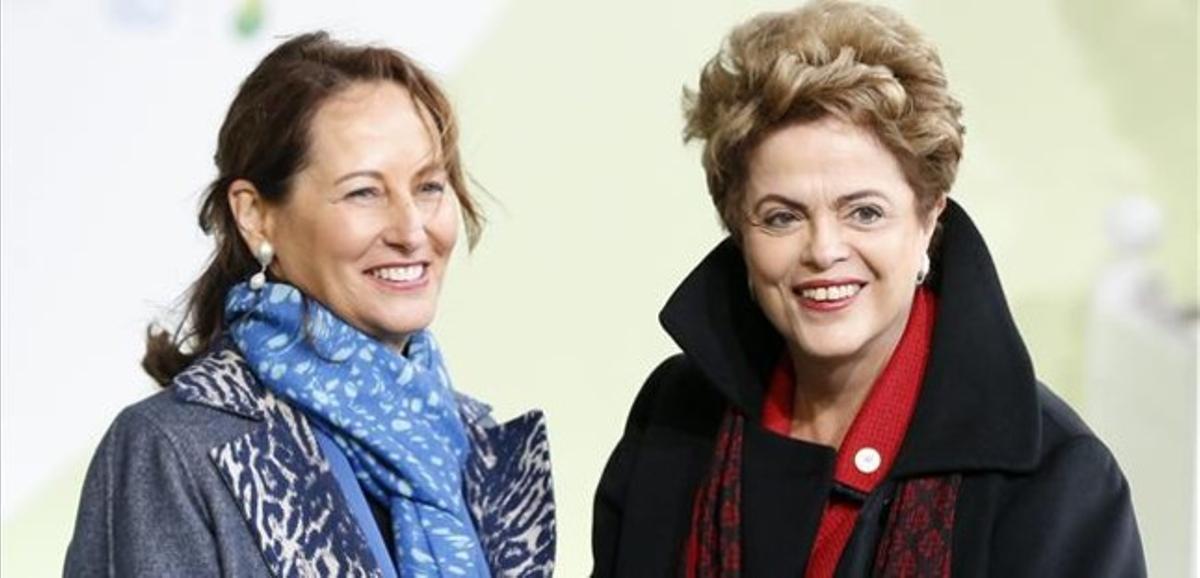 Rousseff (dreta) i la ministra francesa d’Ecologia, Ségolène Royal, a l’arribar a la cimera sobre el canvi climàtic, a París, el 30 de novembre. Rousseff (dreta) i la ministra francesa d’Ecologia, Ségolène Royal, a l’arribar a la cimera sobre el canvi climàtic, a París, el 30 de novembre.