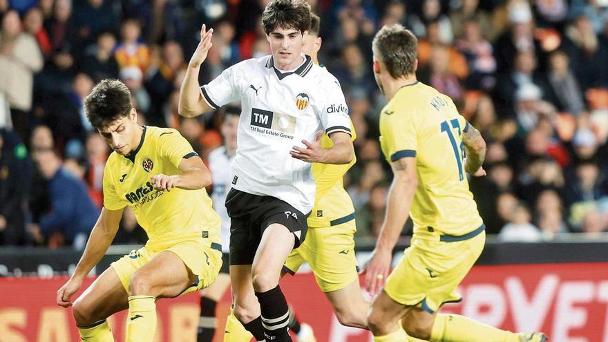 El Valencia goleó (3-1) al Villarreal en la primera vuelta