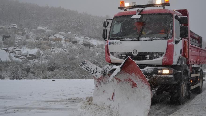 Un quitanieves, en Sanabria.