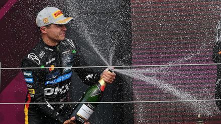 TOWCESTER (United Kingdom), 06/07/2025.- McLaren driver Lando Norris of Britain celebrates winning the Formula 1 British Grand Prix at the at the Silverstone Circuit racetrack, Britain, 06 July 2025. (Fórmula Uno, Reino Unido) EFE/EPA/PETER POWELL .. .