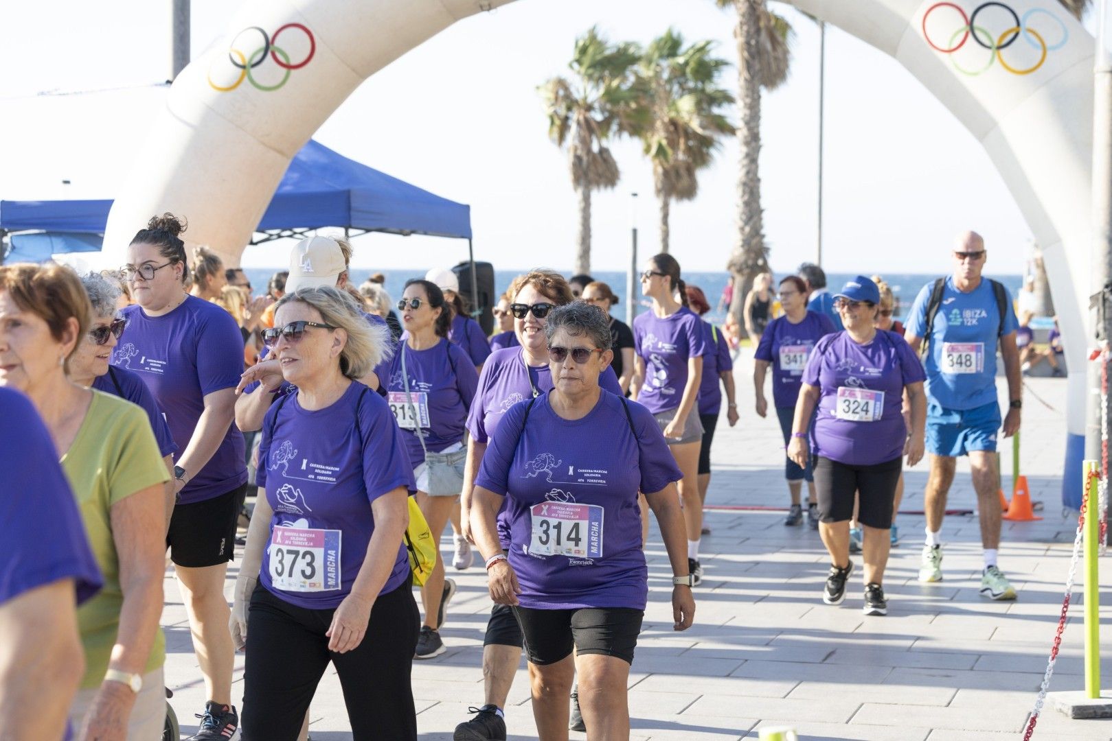 Así fue en imágenes una nueva edición de la carrera solidaria de AFA Torrevieja