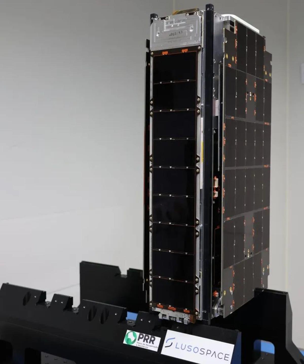 Fotografía de un satélite del proyecto LUSÍADA.