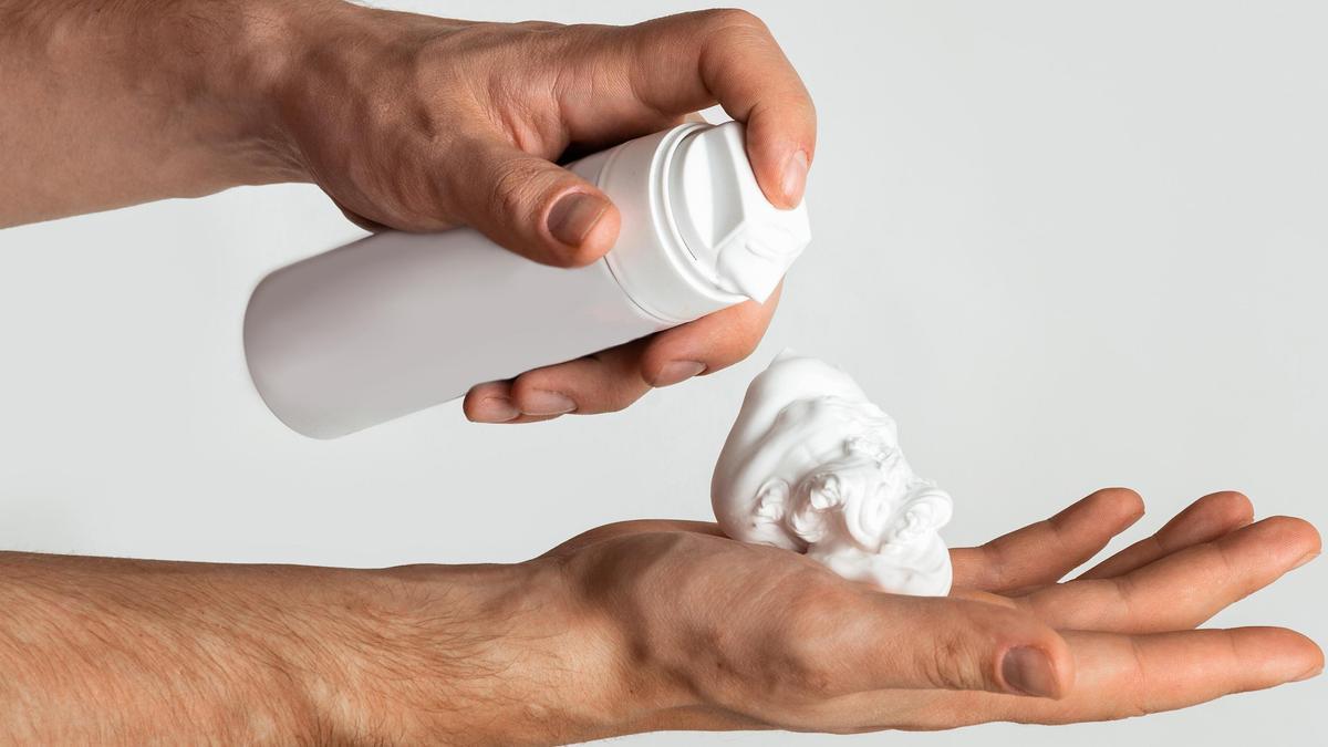ESPUMA DE AFEITAR LIMPIEZA | ¿Por qué la gente está usando la espuma de afeitar  para limpiar? ¡Funciona!