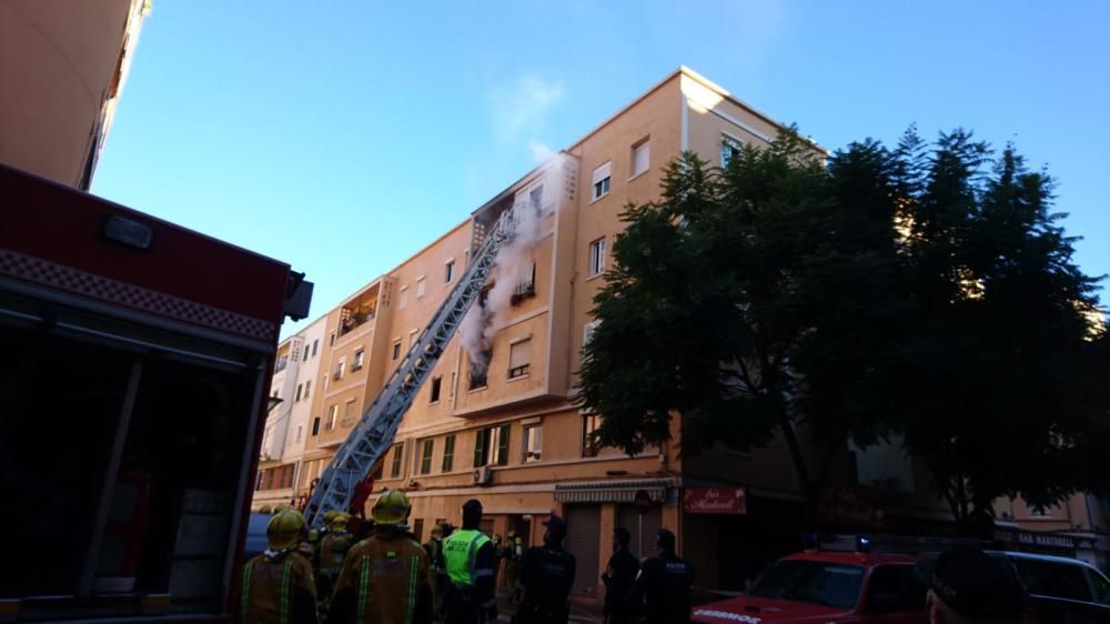 Desalojan un edificio en Palma por un incendio