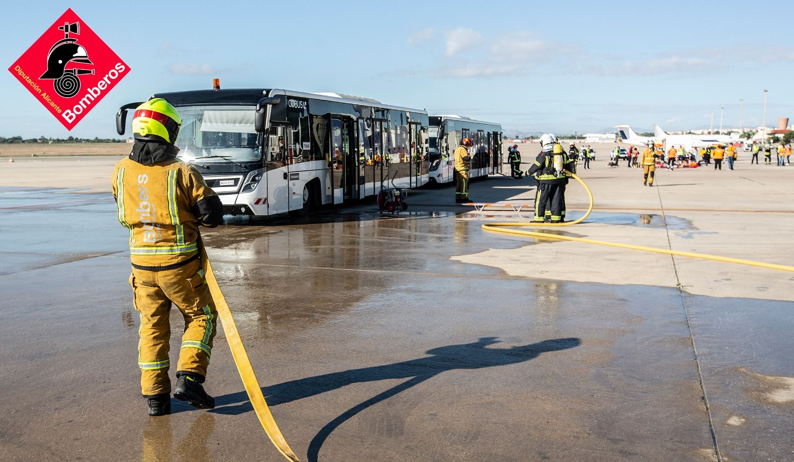 Simulacro de accidente aéreo en el aeropuerto de Alicante-Elche