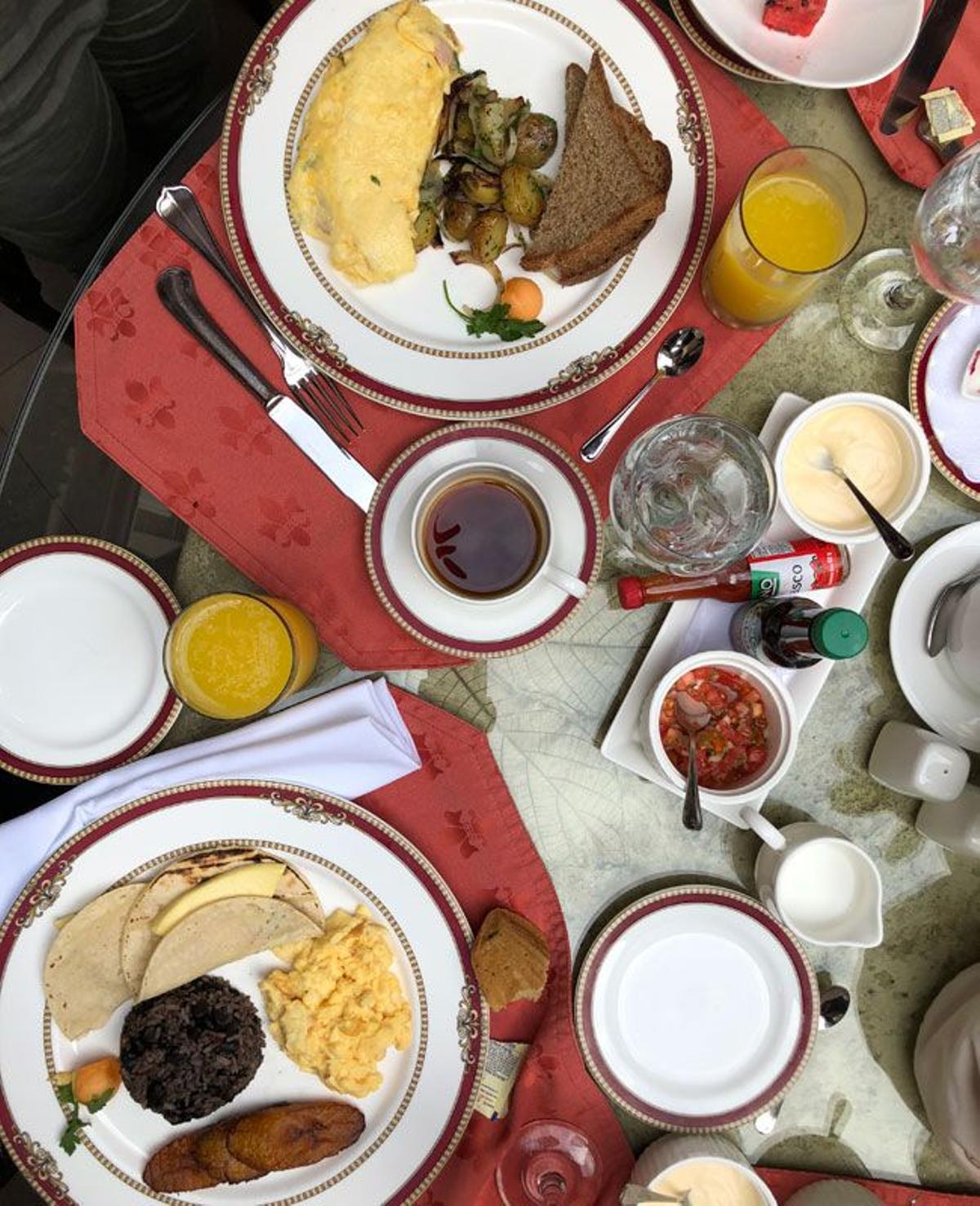 Desayuno Gallo Pinto del Hotel GRano de Oro de San José, Costa Rica