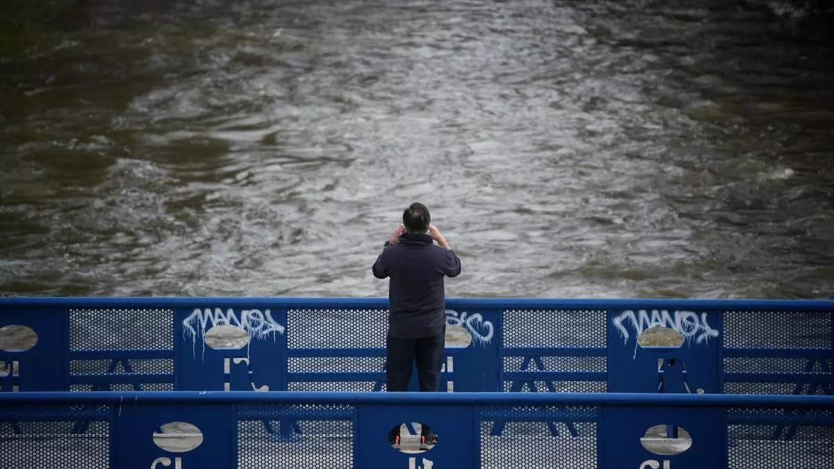 Madrid no descarta cortar la A6 ante la posible subida del caudal del río Manzanares