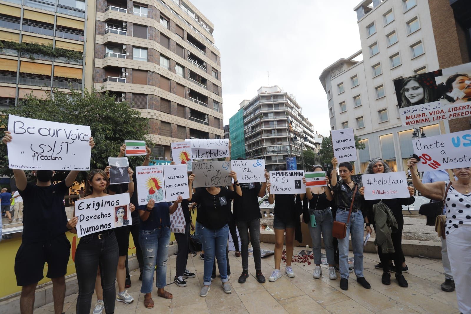 Concentración en València contra el asesinato de Masha Amini.