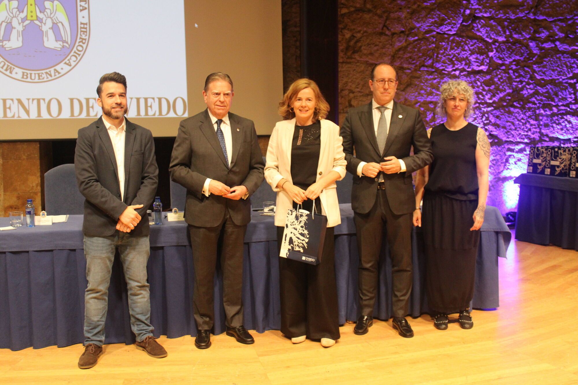 Acto institucional Santa Rita Hora: 11:00 Lugar: Oviedo, Sala de Cámara del Auditorio Príncipe Felipe Descripción: Homenaje a los trabajadores municipales jubilados y a quienes cumplen 25 y 40 años de servicio en el Ayuntamiento.