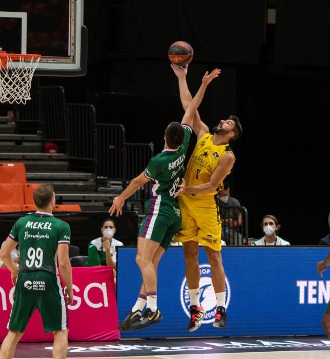 Partido entre el Iberostar y el Unicaja en la fase final de la Liga ACB.