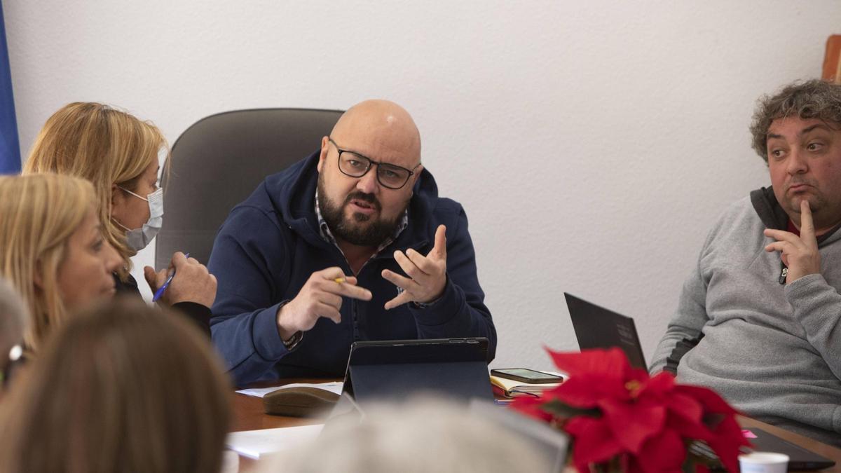 Salva Costa y Carles Cataluña durante un pleno.