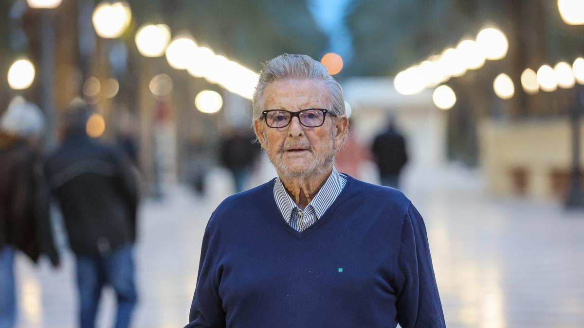 Joaquín Galant, en una imagen reciente, en la Explanada de Alicante.