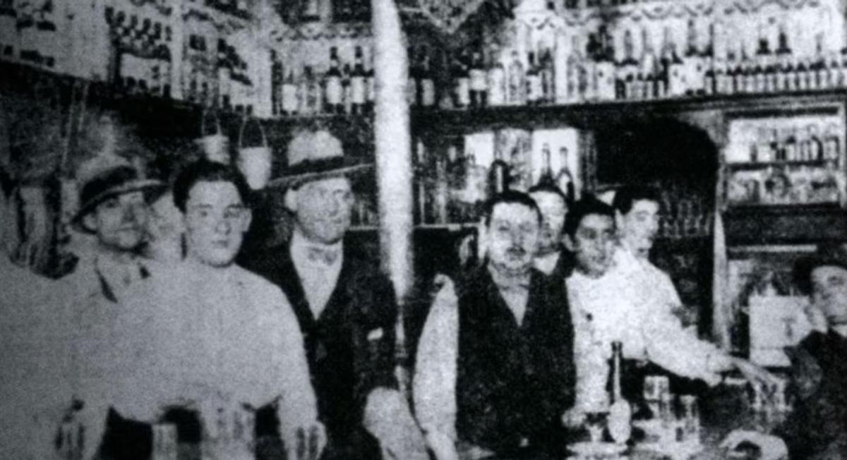 Fotografía tomada en la taberna Las Escobas de Sevilla en 1386