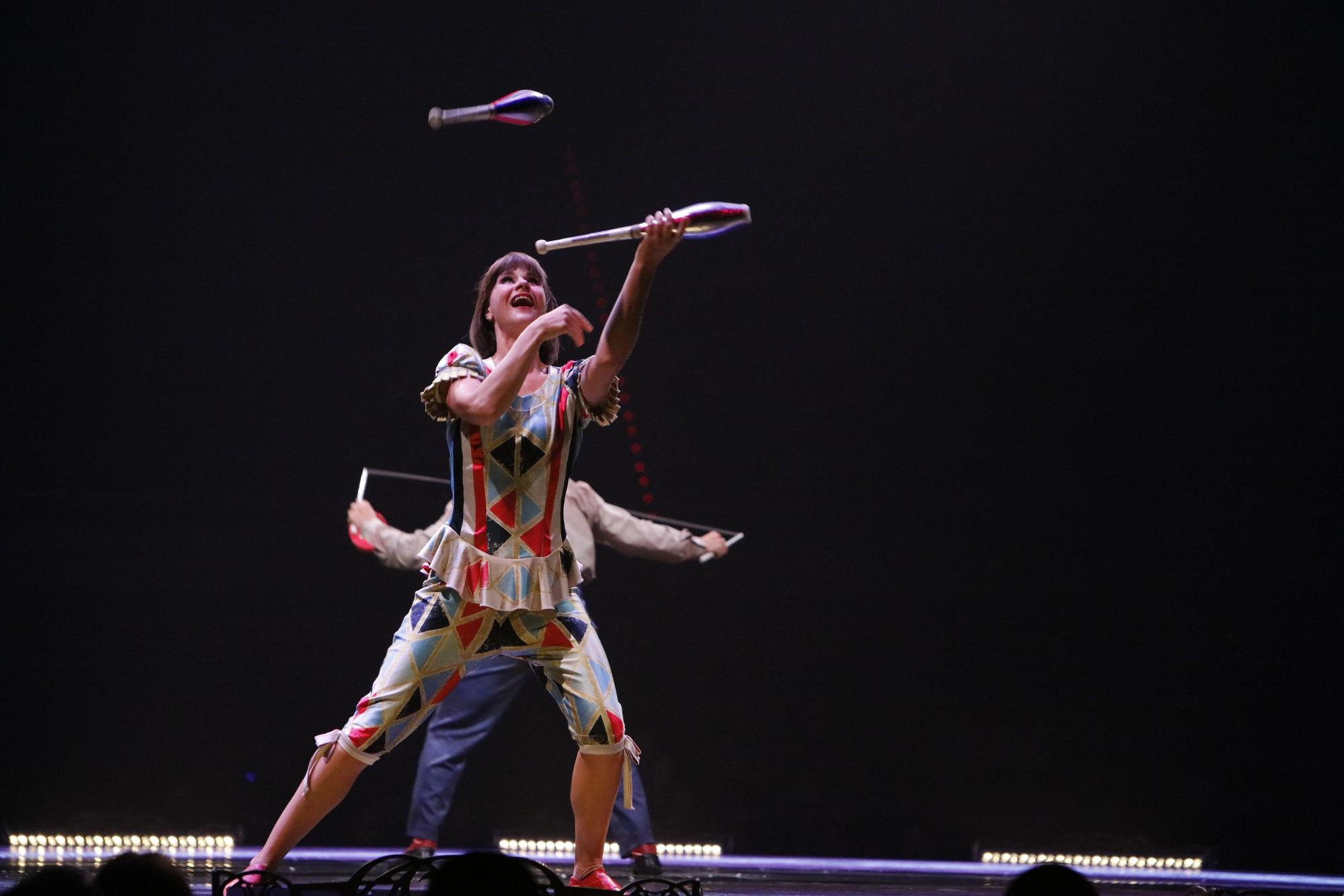 Die Aufführung der Vorstellung Corteo des Cirque du Soleil im Velodrome von Palma