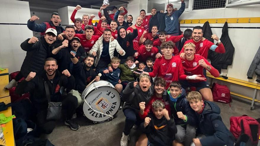 Los "lloberos" celebran su último éxito en el vestuario