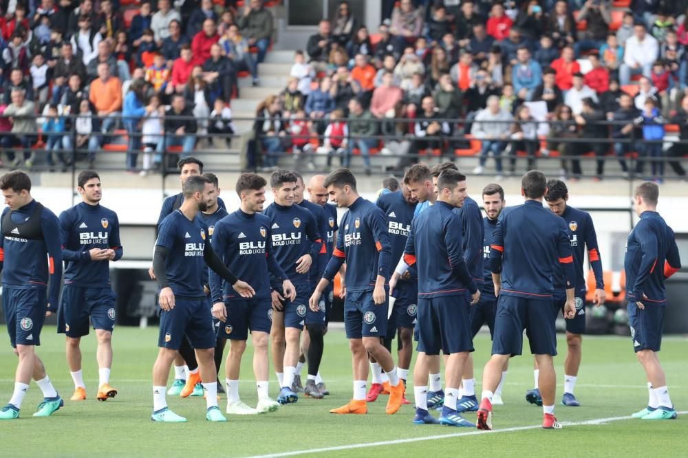 Las imágenes del entrenamiento a puerta abierta del Valencia CF