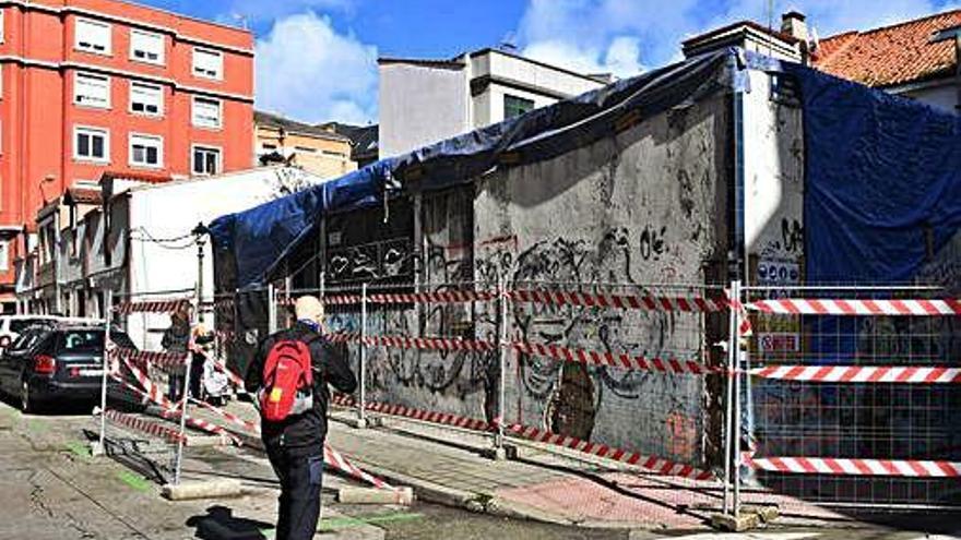 Solar en obras del Campo de Artillería donde se construirá una vivienda.