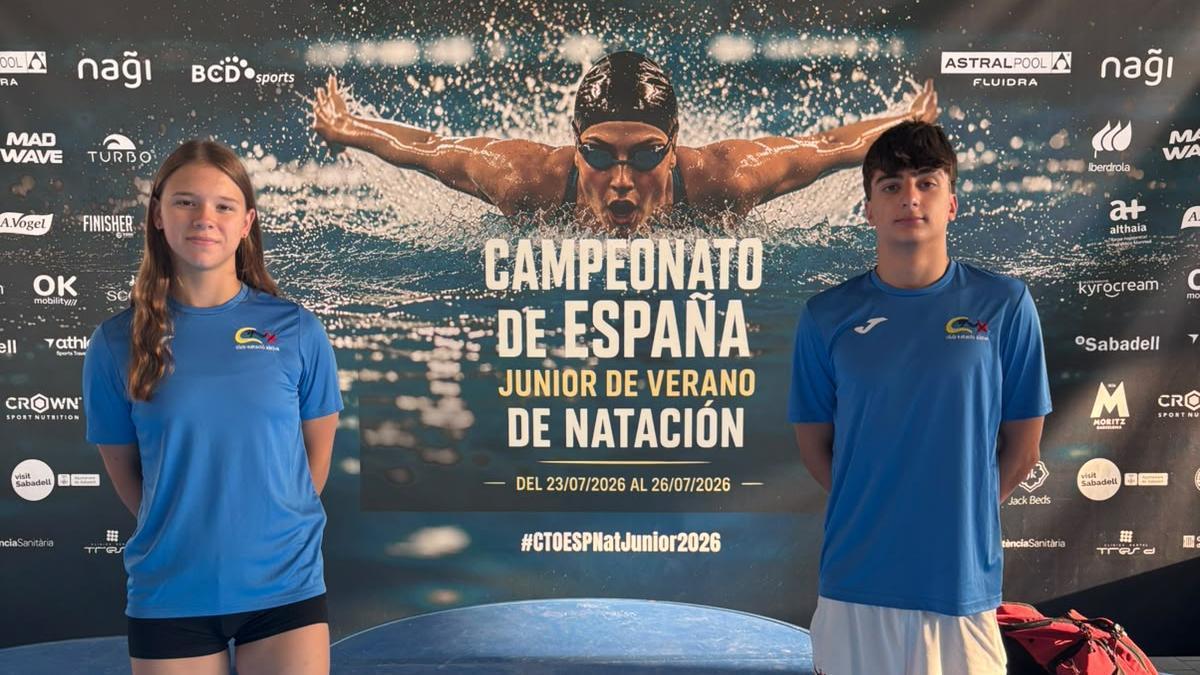 Rebeca Ferrer y  Asier Sendra, del CN Xàtiva, en el Campeonato de España Junior de Verano de Natación, en Sabadell.