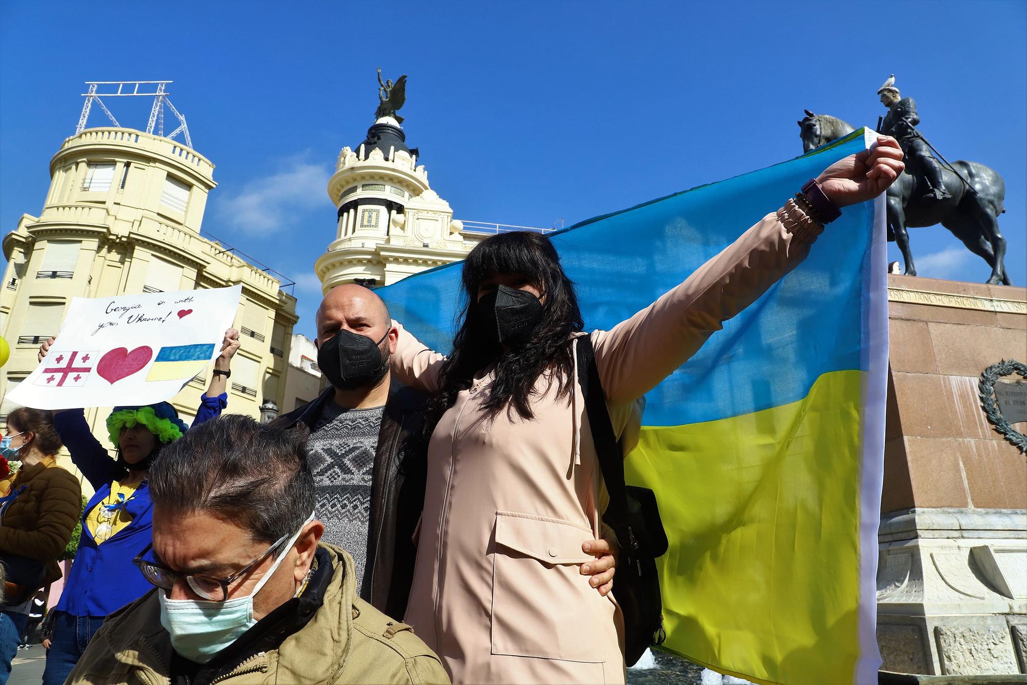Cientos de personas se concentran contra la guerra en Ucrania en Las Tendillas