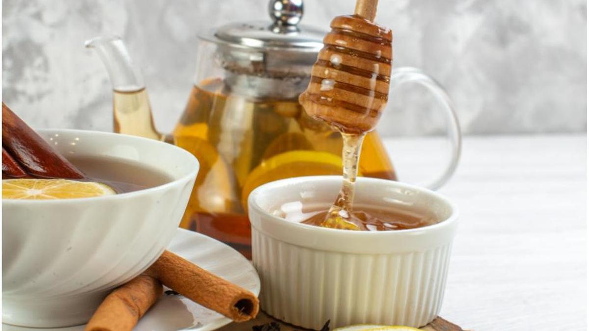 Los beneficios de beber agua con miel
