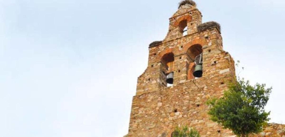 La espadaña de la antigua iglesia de La Torre del Valle.