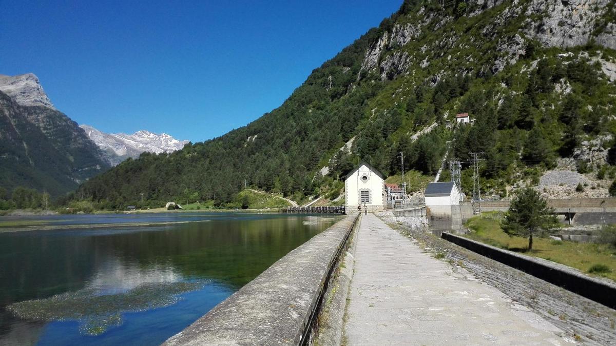 Parte de la ruta de Bielsa al embalse de Pineta.