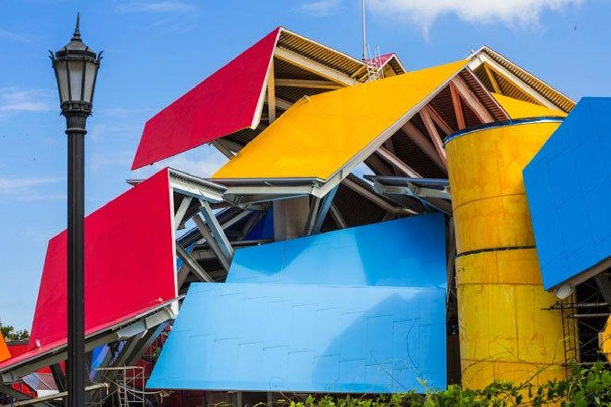 El Museo de la Biodiversidad fue diseñado por Frank Gehry e inaugurado en 2014.