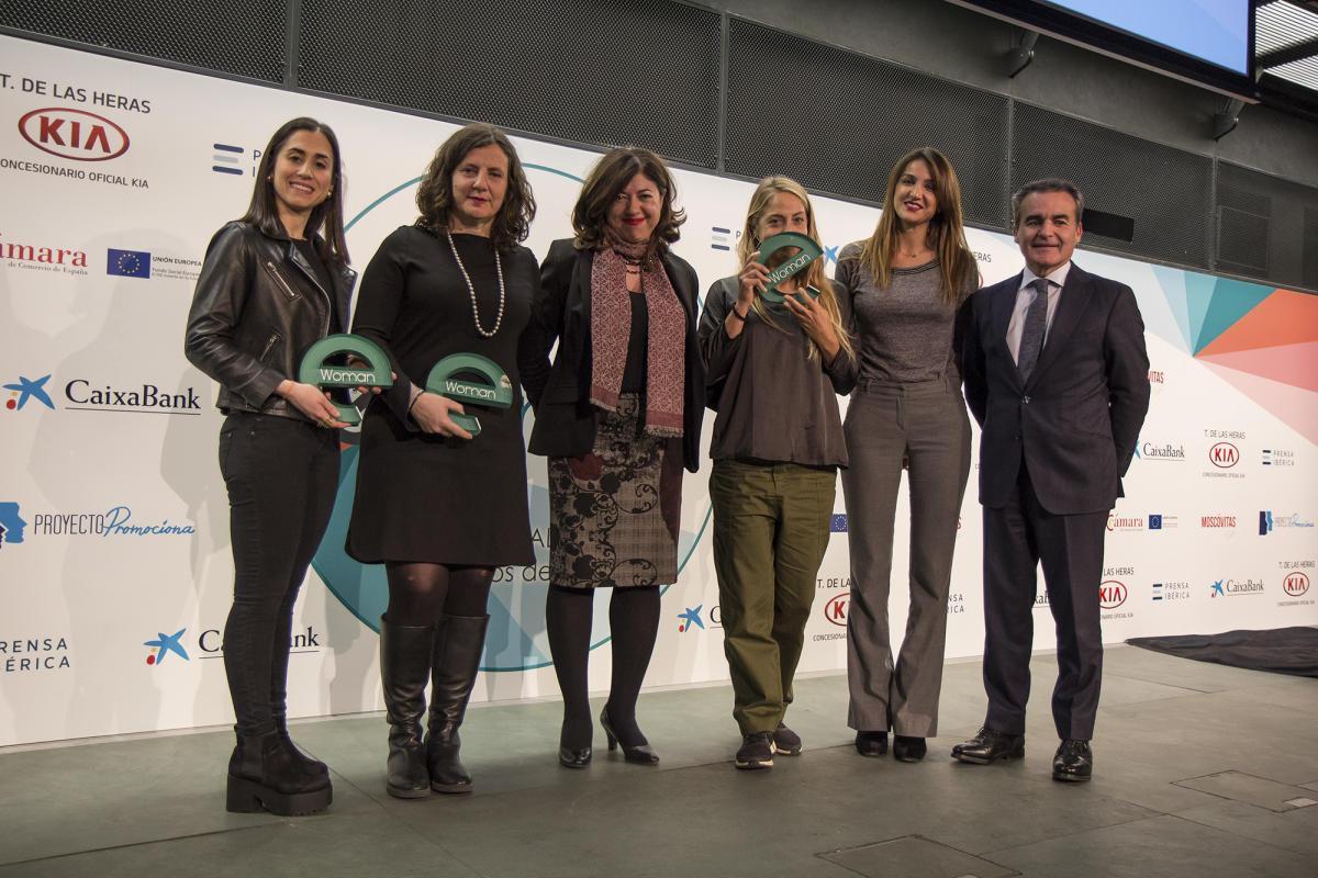 De izq. a dcha Cristina Aristoy, fundadora de Singularu; Gemma Martínez, subdirectora de Levante- EMV; Irene Lanzaco, Directora General de Gabinete de Presidencia de Prensa Ibérica; Julieta XLF, artista urbana; María Tosca, directora de Empleo, Formación y Emprendimiento de la Cámara de Comercio; Rafael Herrador, director territorial de CaixaBank en Madrid.