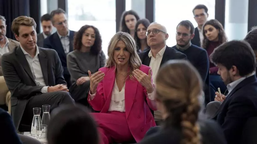 Diálogos (im)posibles. Yolanda Díaz y Sacha Michaud, cofundador de Glovo, en un acto organizado por El Periódico y beBartlet