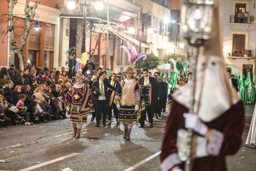 La procesión de la Cofradía de la Samaritana y El Prendimiento recorrieron las calles de Orihuela