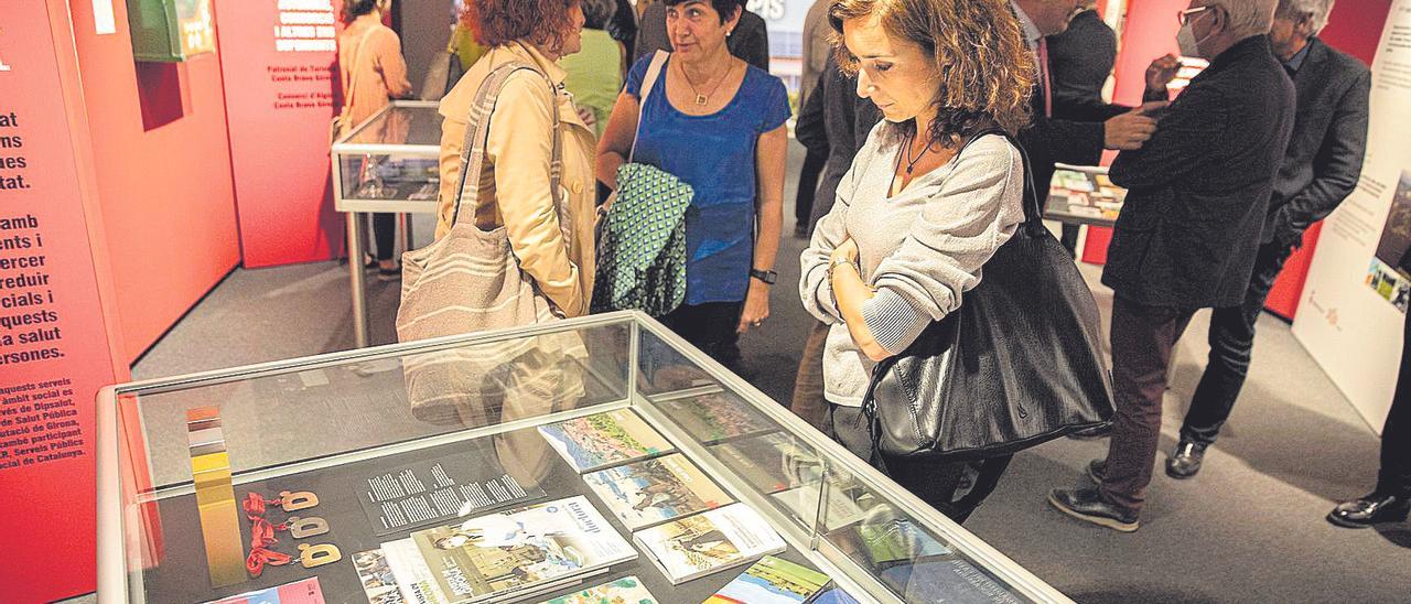 Girona. exposicio 200 anys de la diputacio a la casa de cultura.