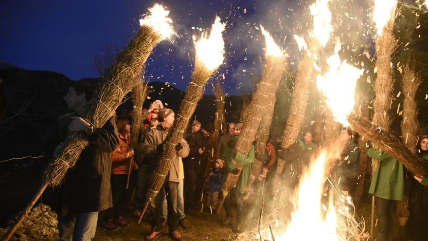 Sant Julià de Cerdanyola i Bagà celebren una concorreguda festa de la Fia-faia