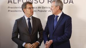 El líder del PP, Alberto Núñez Feijóo, y Alfonso Rueda, presidente de la Xunta de Galicia y candidato a la reelección.