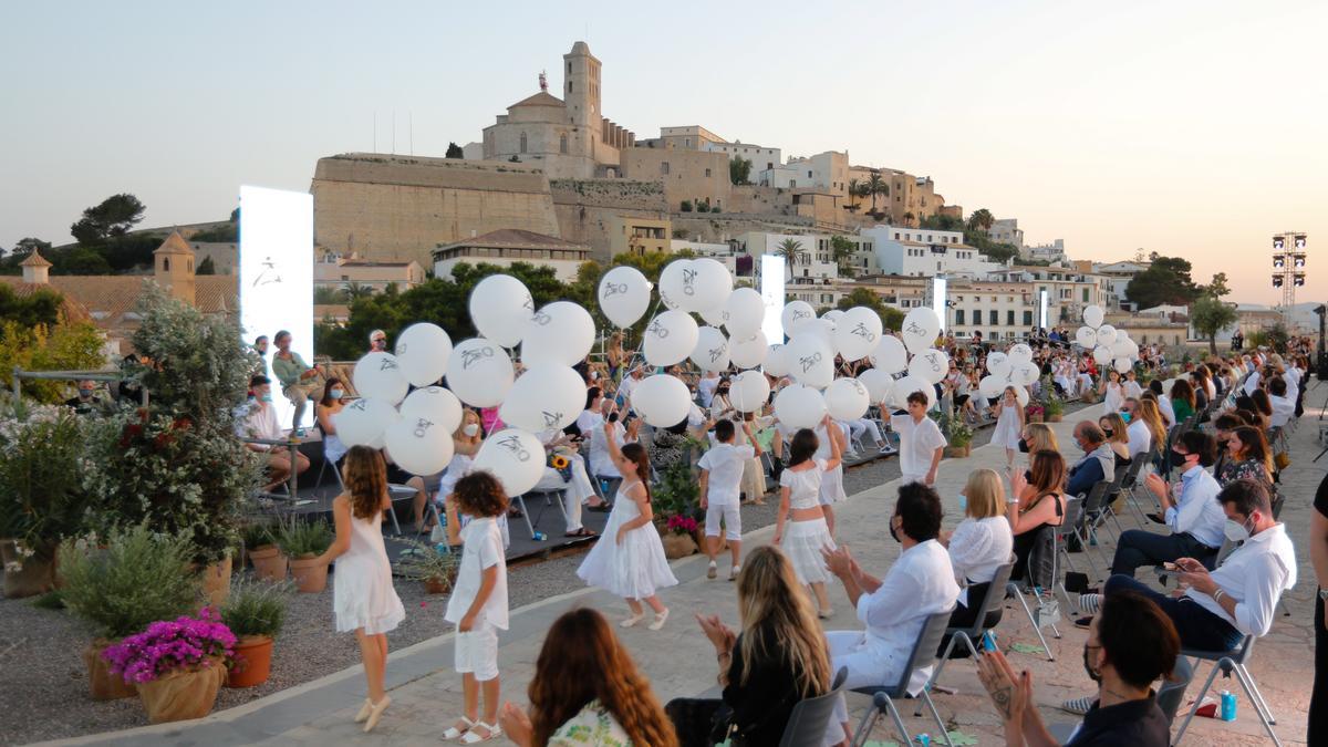 Desfile por el 50 aniversario de la moda Adlib en Dalt Vila. Vicent Marí