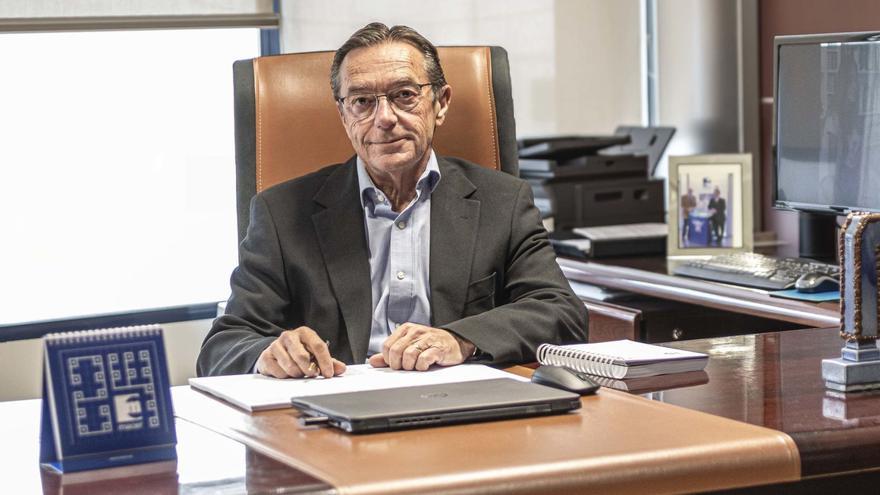 PRESIDENTE. José Miquel, en su despacho de la Asociación Española de Fabricantes de Maquinaria y Bienes de Equipo para la Industria Cerámica. | MEDITERRÁNEO